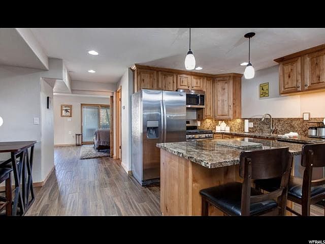 1st image of 524 Woodside Ave #10