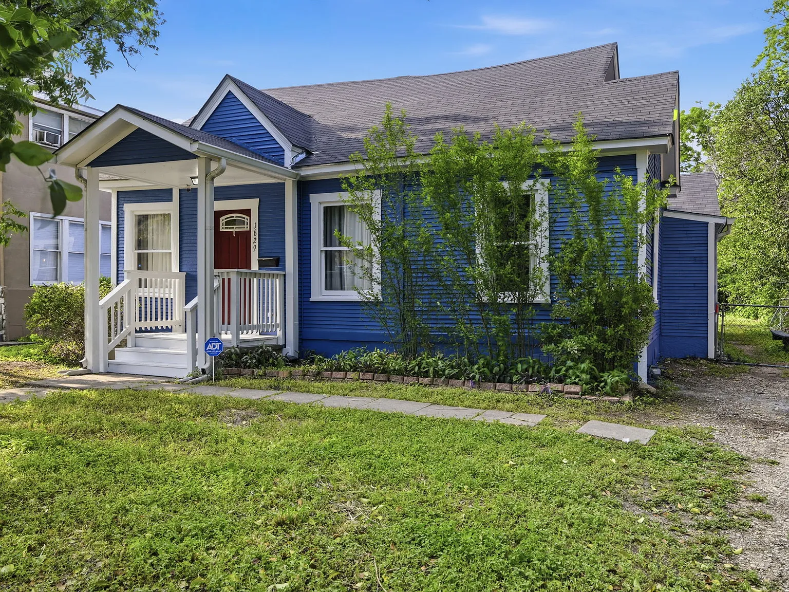 1629 W Woodlawn Ave — Photo 3
