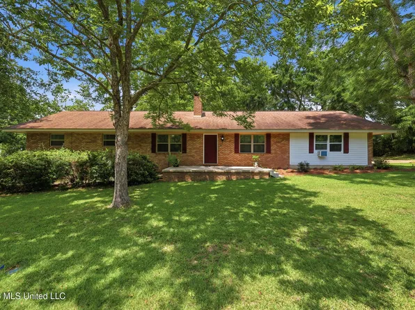 9260 Pinecrest Dr, Biloxi, MS 39532