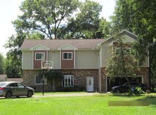 28251 Wildwood Trl, Farmington Hills, MI 48336
