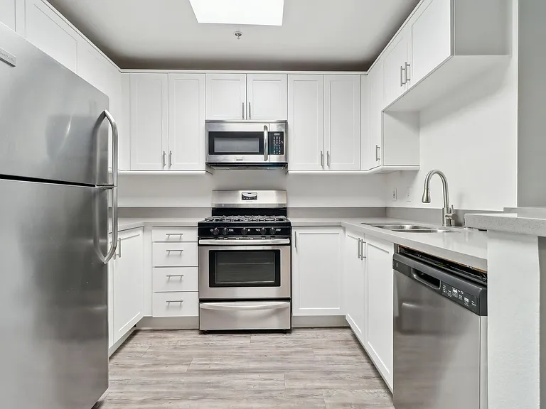 1223 Federal Ave — Photo 41