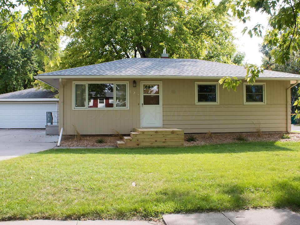 1st image of 421 3rd Ave E