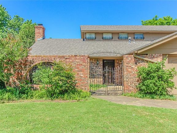 2nd image of 2708 Forest Oaks Cir