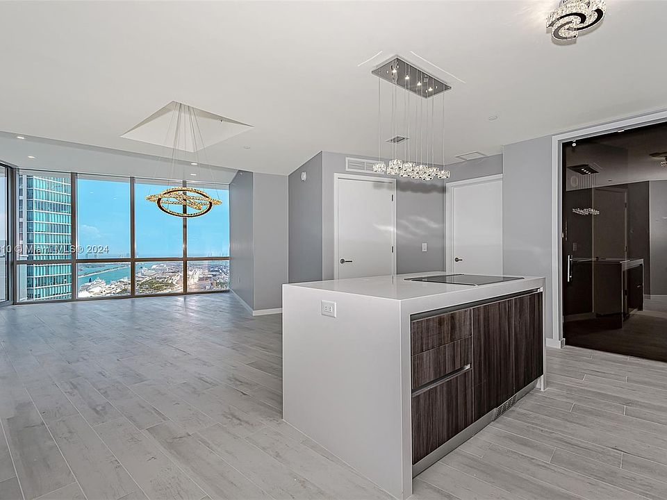1st image of 851 NE 1st Ave Unit 4509
