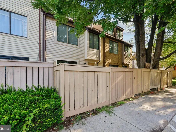 9846 Brookridge Ct, Montgomery Village, MD 20886