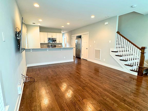 Living Room
165" x 224"