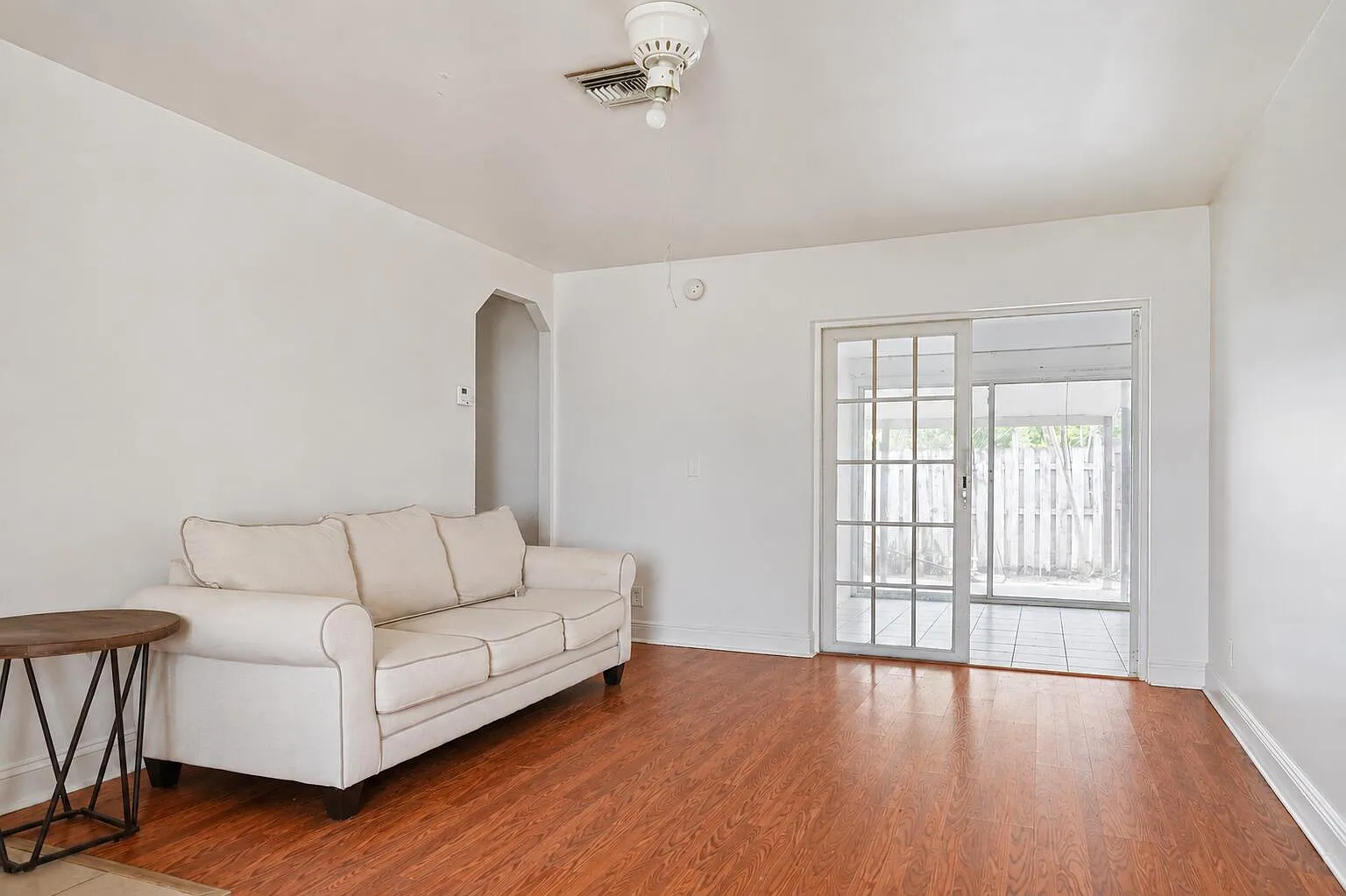 2 bed, 1.0 bath, 2483 sqft, $2,250 — Photo 2
