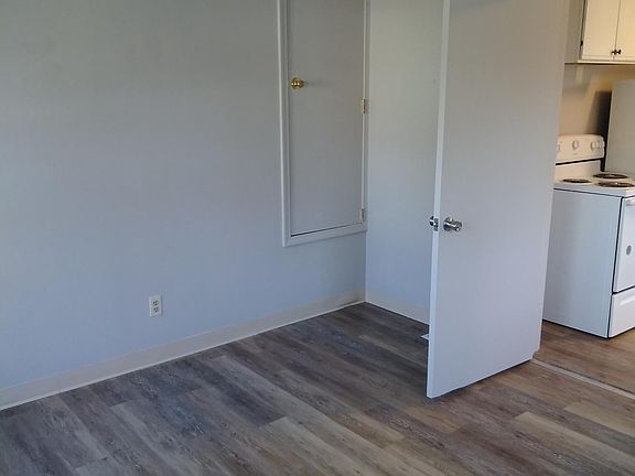 4th image of 211 E North St Unit 1