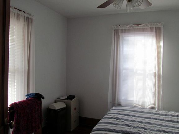 5th image of 631 W Wendell St