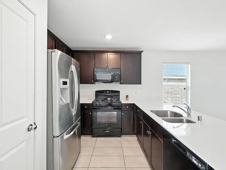 1653 Bluffview Dr — Photo 12