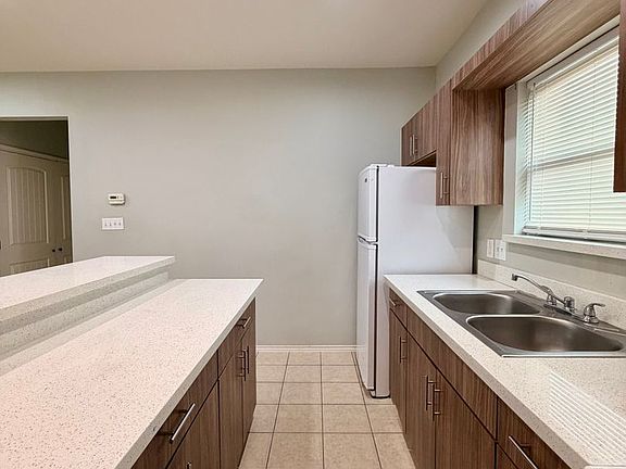 5th image of 401 E 2nd St Floor 1