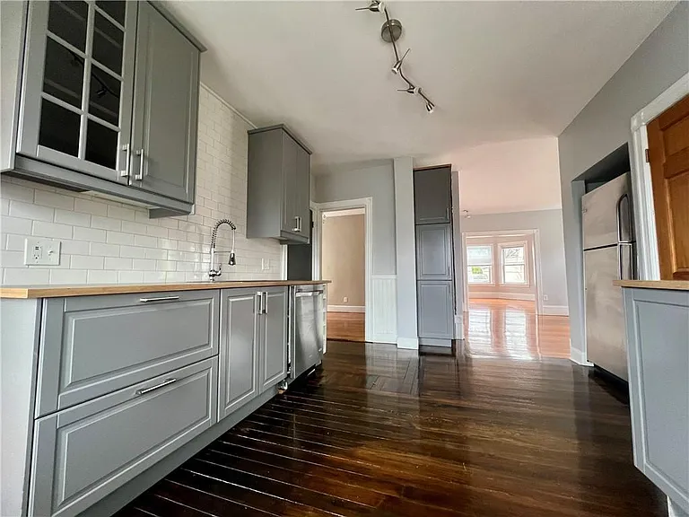 220 Summit Ave #2 — Photo 3