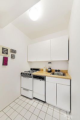 3rd image of 229 E 29th St APT 2R