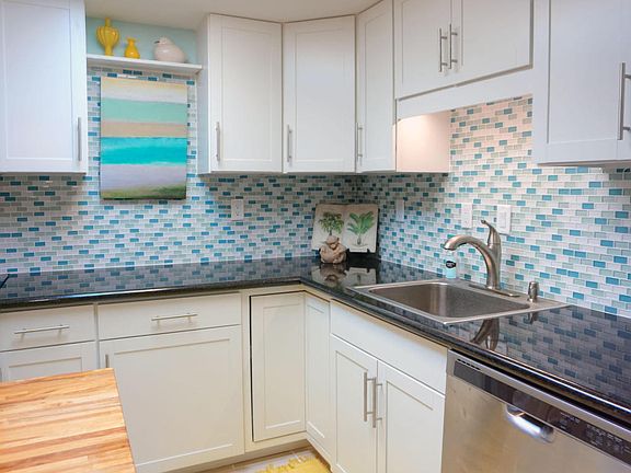 5th image of 204 Sandcastles Ct