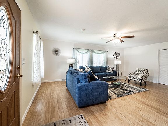 3rd image of 312 Saint George Dr