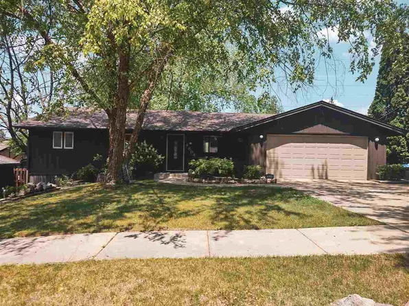 4894 Alpine Park Dr, Rockford, IL 61108