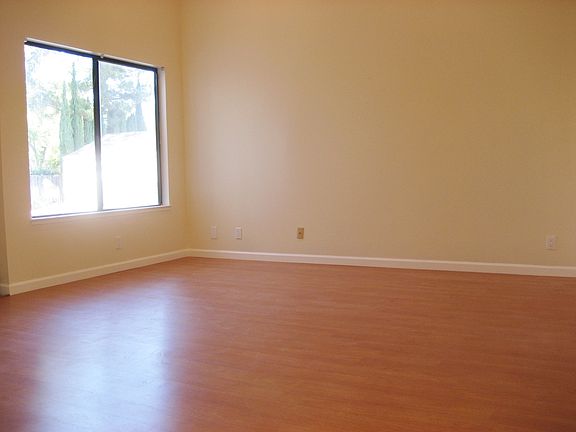 4th image of 22660 Silver Oak Ln