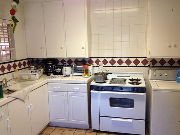 3rd image of 3290 N Erwin Ave