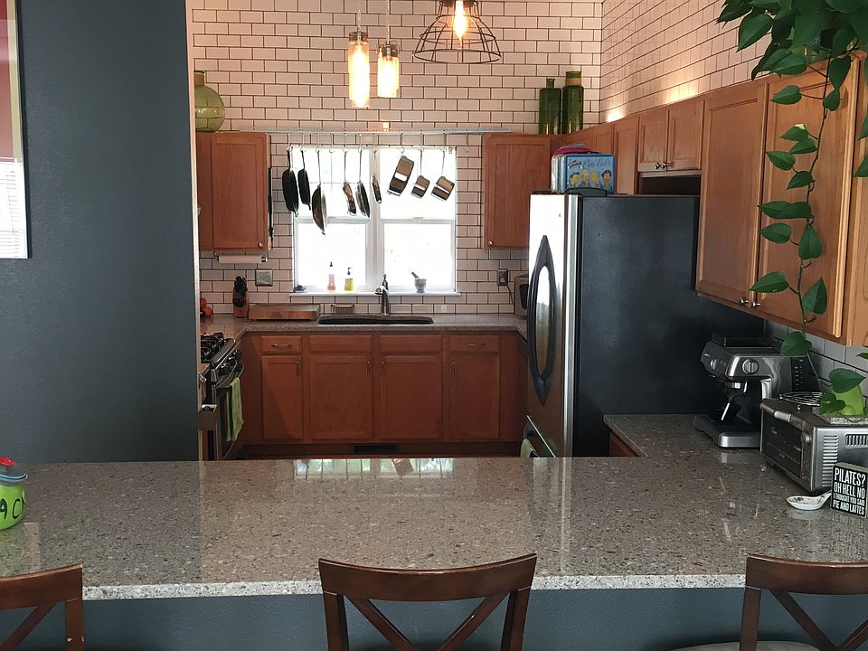Breakfast bar and kitchen