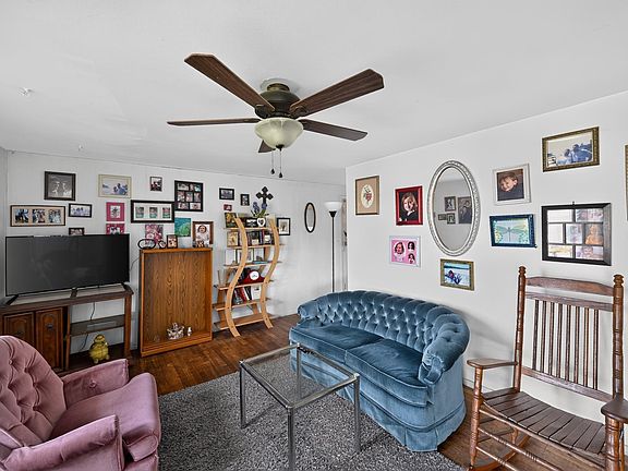 3rd image of 1147 Alpine Dr