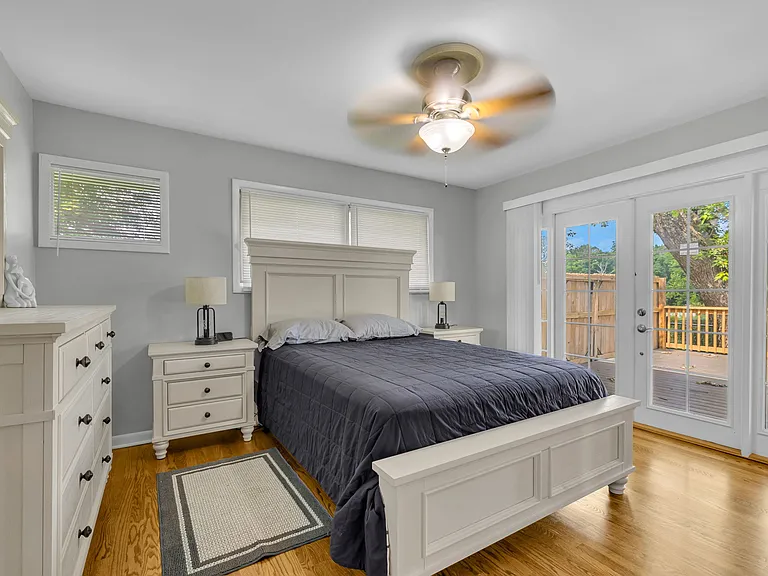 Queen bed