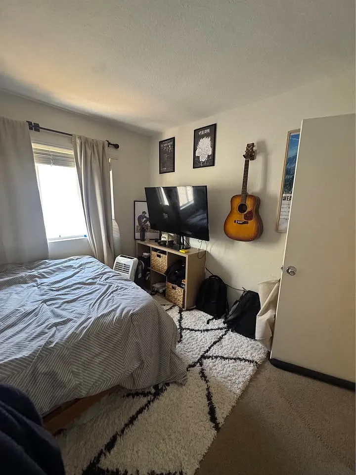 4 bed, 2.5 bath, 1795 sqft, $930 — Photo 2