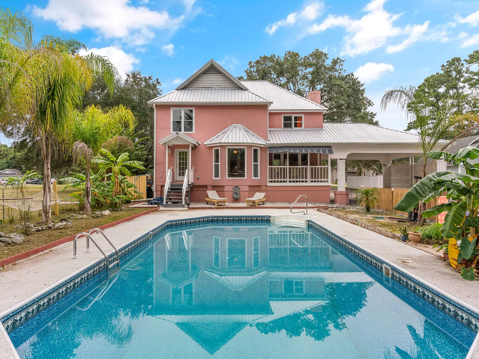 Poolside Oasis - Pet Friendly - Furnished 90+ night stays! — Photo 4