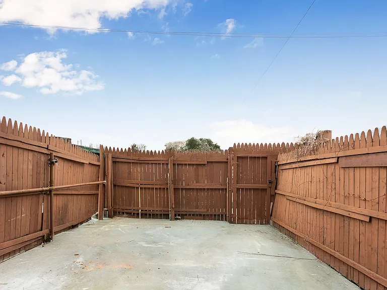 2212 W Fayette St — Photo 17