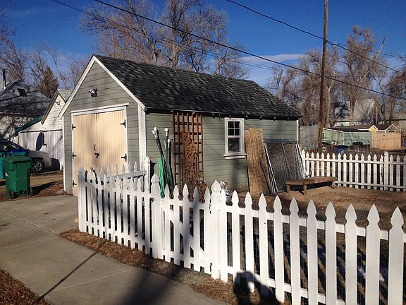 Detached Garage