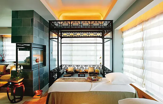 Sold by Douglas Elliman | media 18