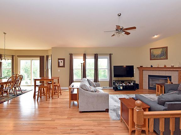 5th image of 3011 Oakcrest Dr
