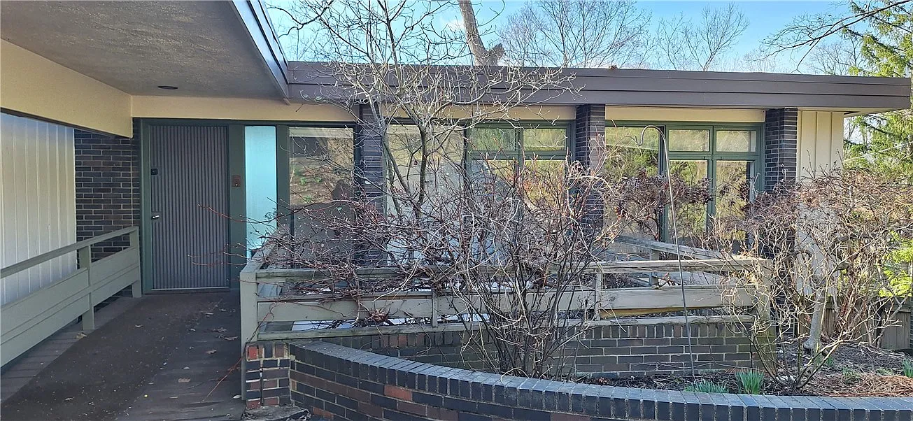 3 bed, 3.5 bath, 3600 sqft, $10,000 — Photo 3