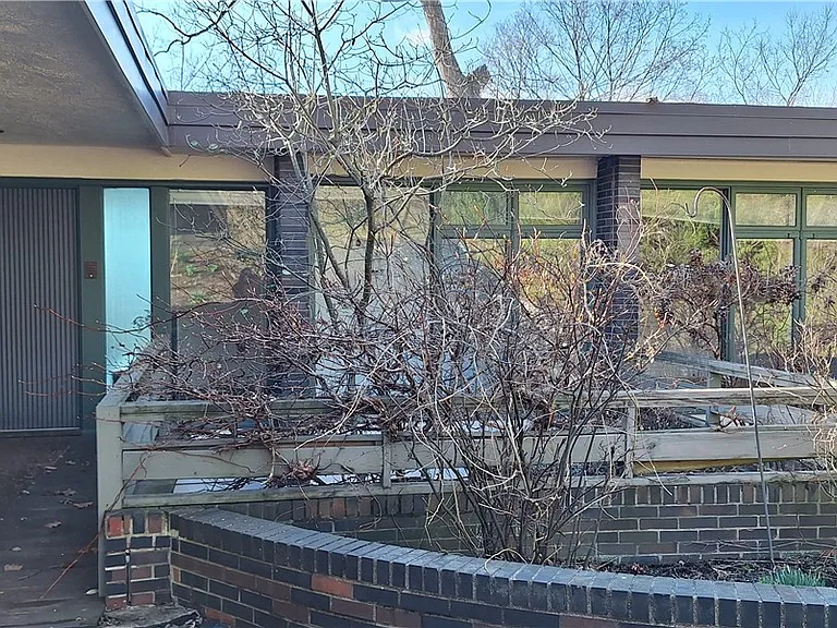 90 E Woodland Rd — Photo 3