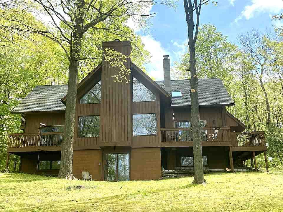 1st image of 01565 Marion Hills Dr