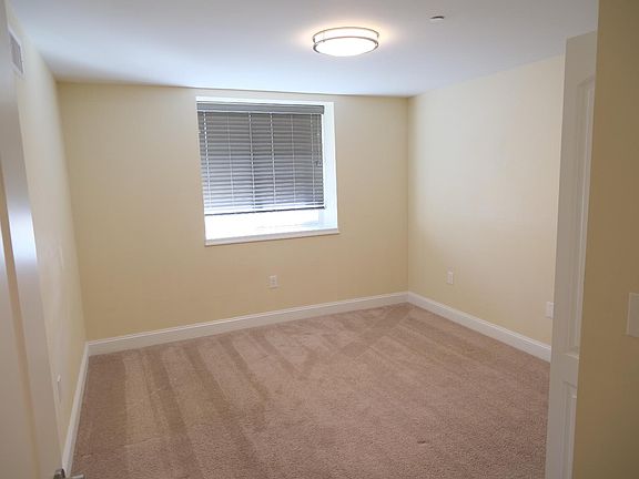 4th image of 236 S Richmond St #102