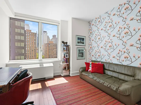 60 Riverside Boulevard image 6 of 11