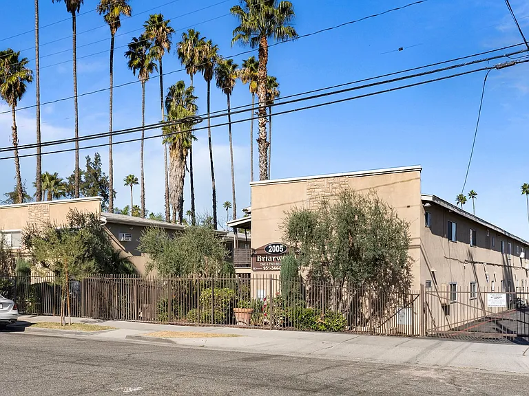 Briarwood Apartments - Riverside, CA — Photo 33