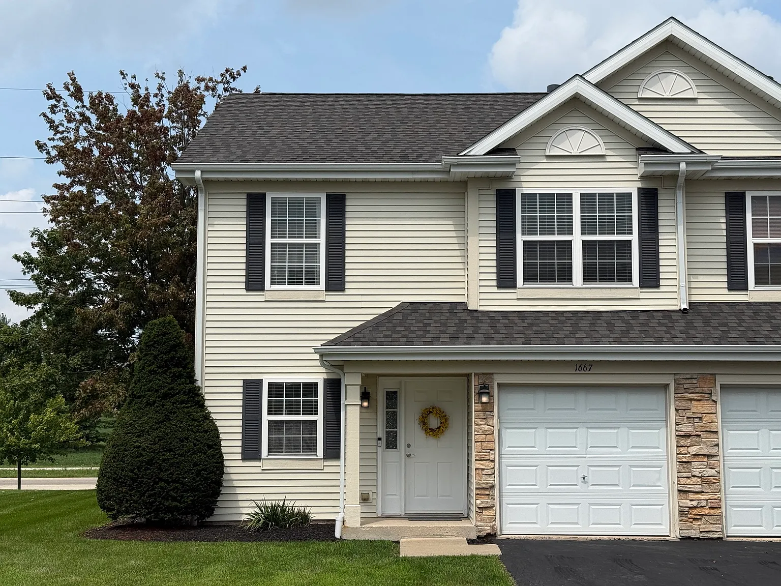 2 bed, 2.5 bath, 1482 sqft, $1,950 — Photo 1