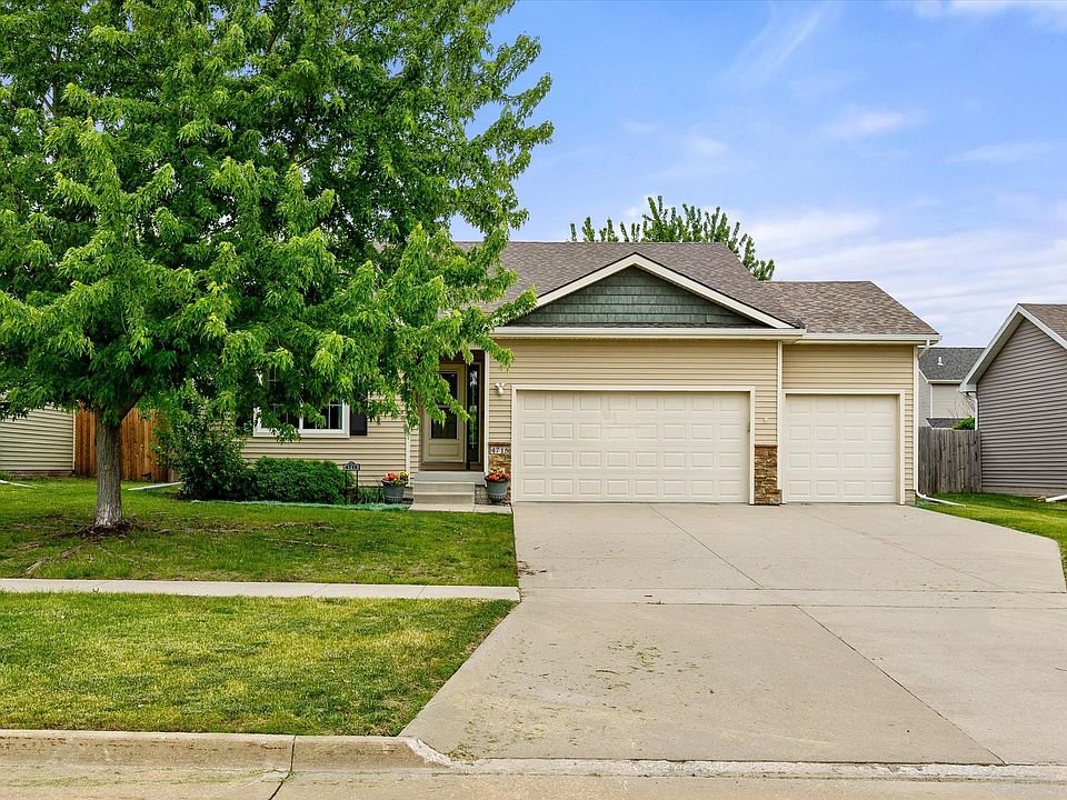 1st image of 4715 NE Briarwood Dr