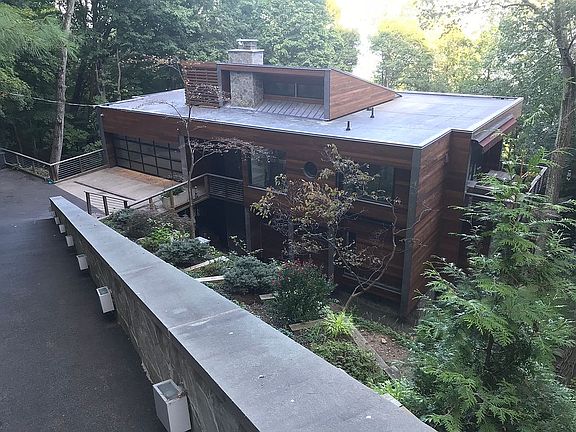 4th image of 151 Tweed Blvd