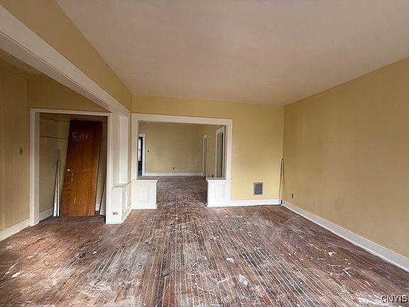 2nd image of 1577 Seymour Ave