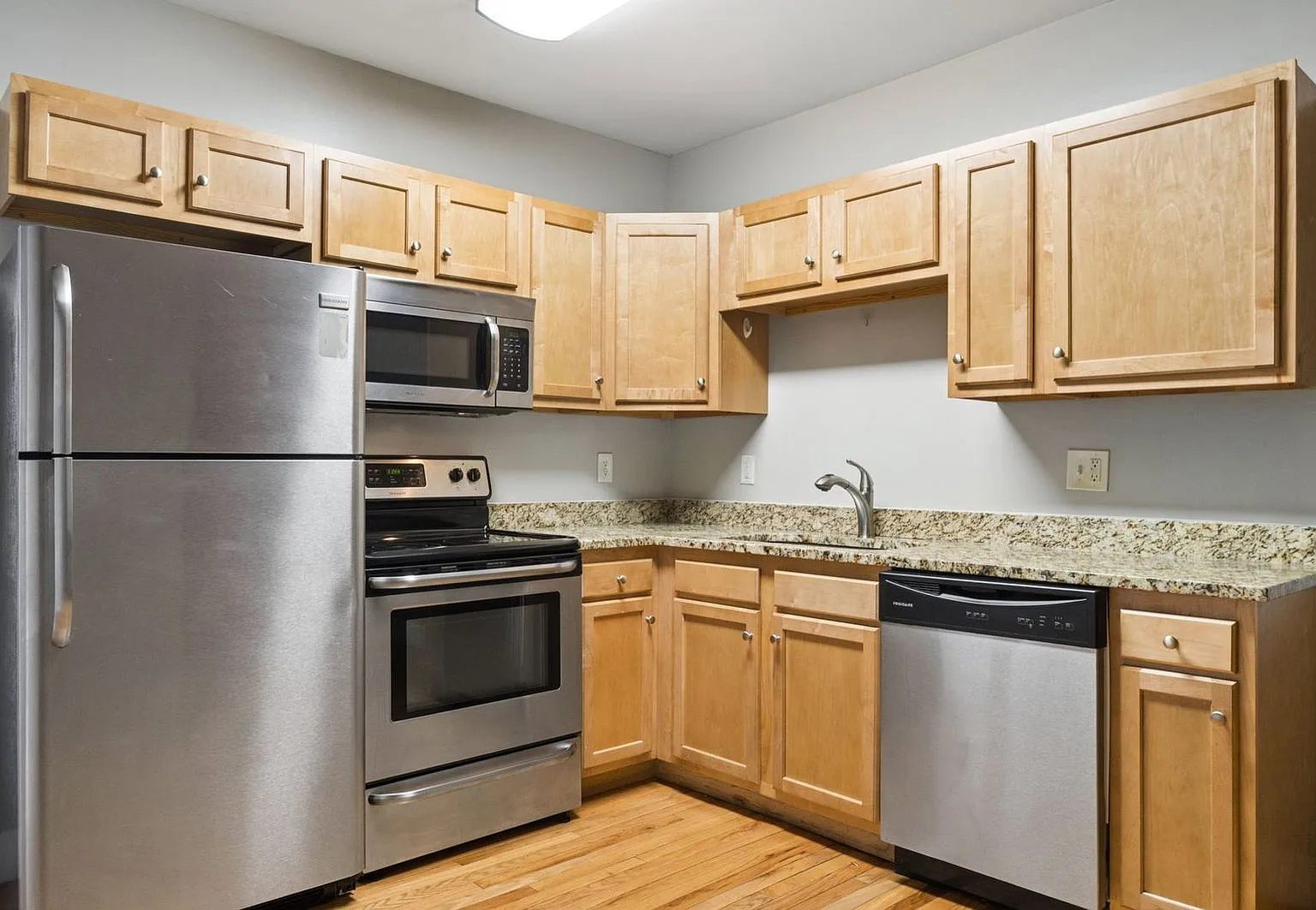 3 bed, 1.0 bath, $1,325 — Photo 1