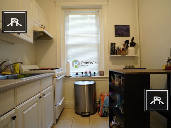 2nd image of 8 Camelot Ct #9