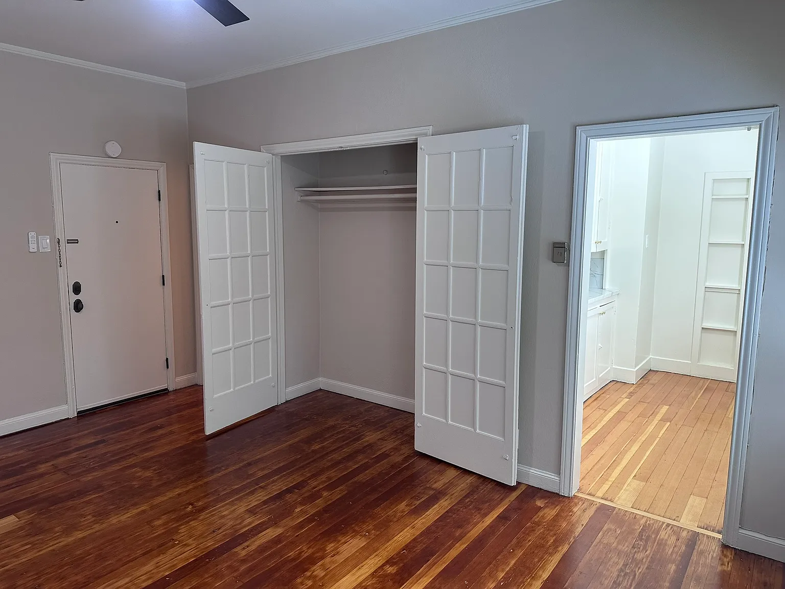 Studio, 400 sqft, $1,895 — Photo 3