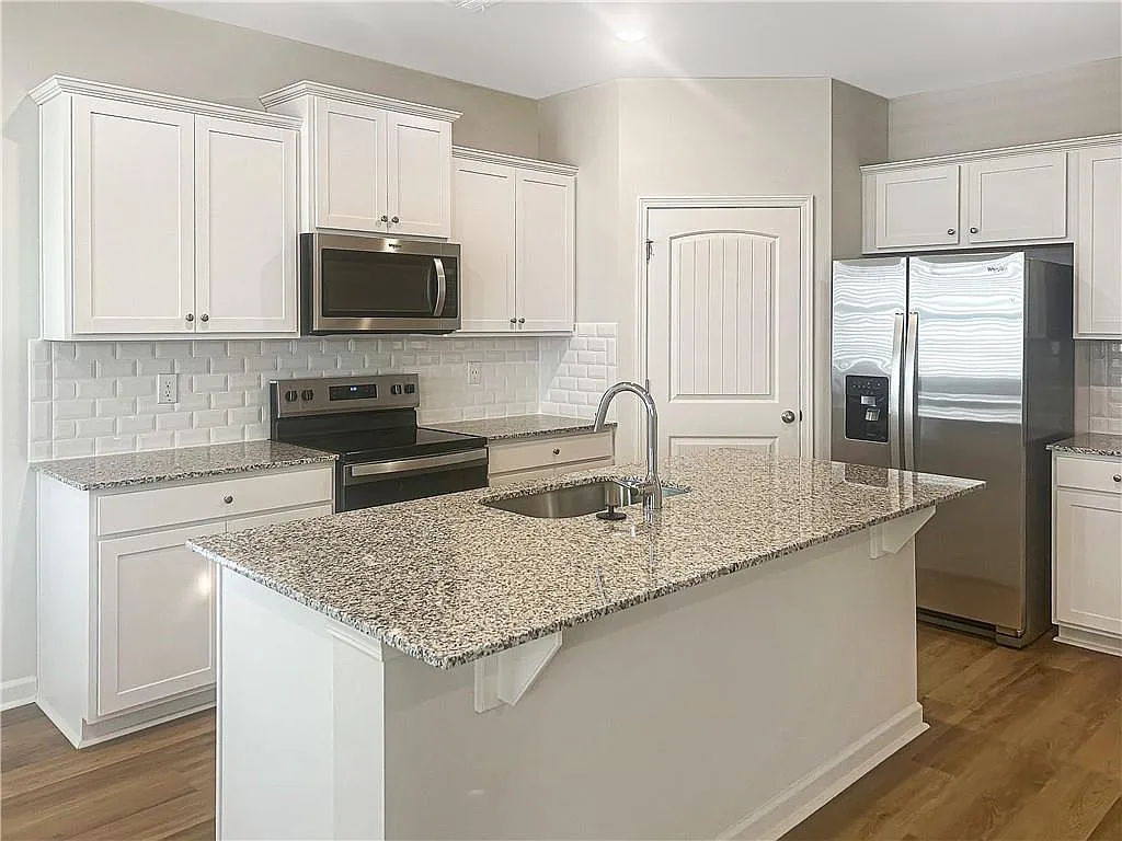 4 bed, 2.5 bath, 1877 sqft, $2,700 — Photo 3