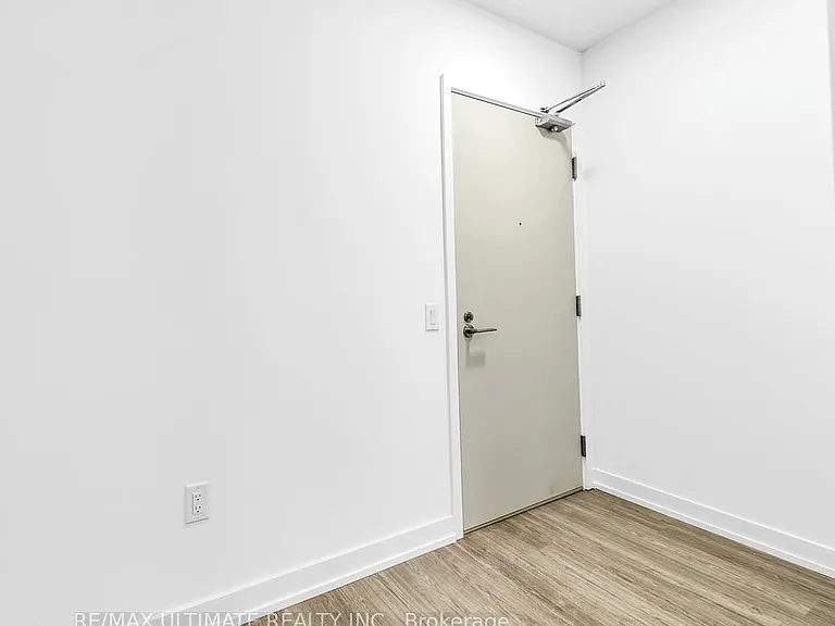 4010 Eglinton Ave W #519 — Photo 6