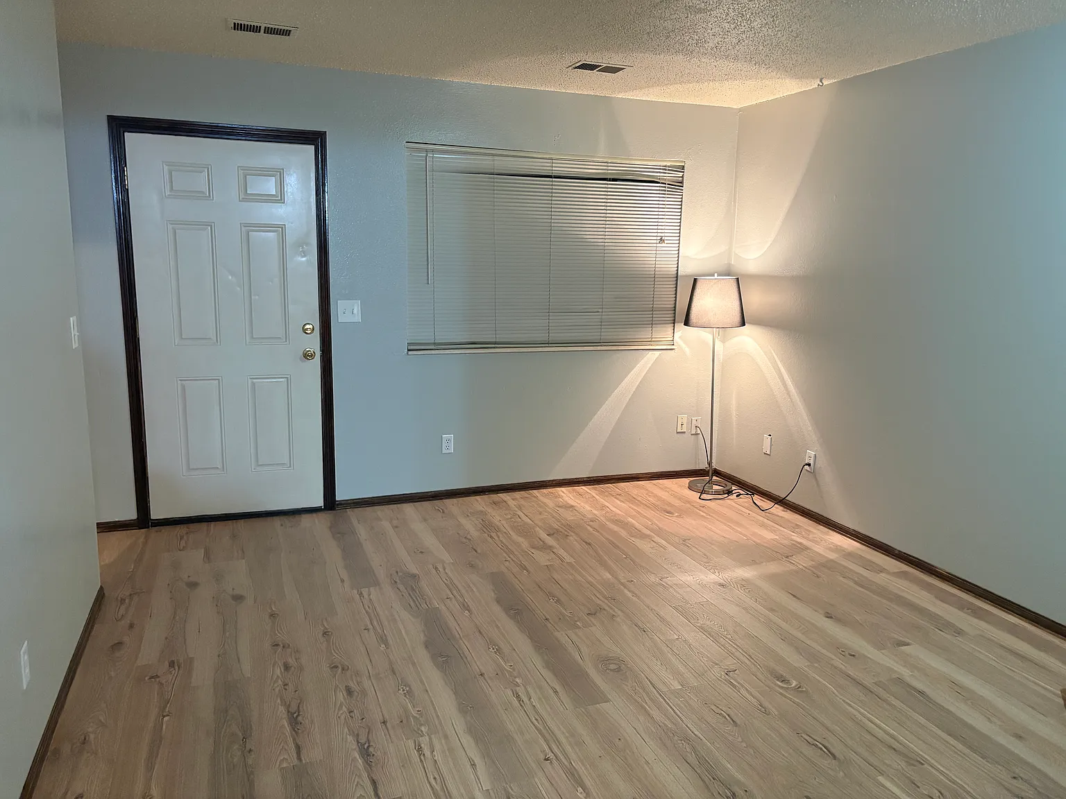 2 bed, 1.5 bath, 1000 sqft, $1,325 — Photo 4