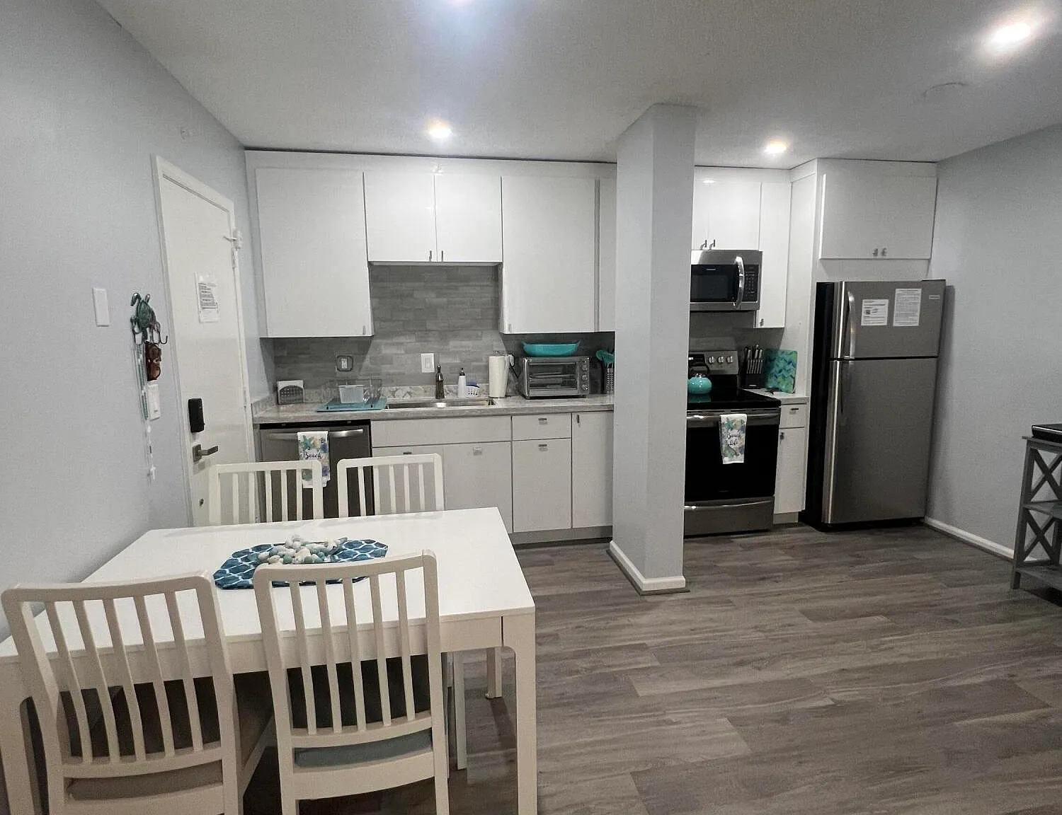 2 bed, 1.5 bath, 875 sqft, $2,000 — Photo 1