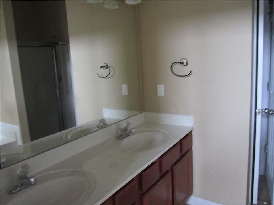 2nd image of 567 Kingsport Dr