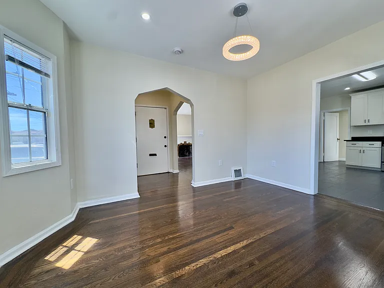 1833 108th Ave — Photo 18